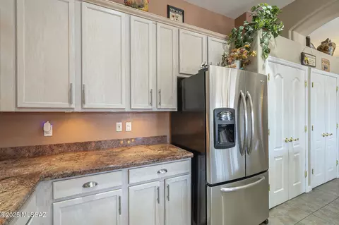 Kitchen - 10792 E Grass Spring Pl, Tucson, AZ 85748 photo 2 of 5