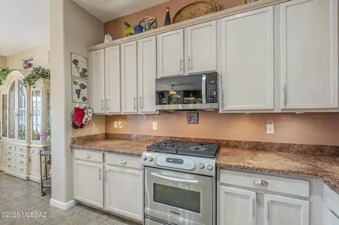 Kitchen - 10792 E Grass Spring Pl, Tucson, AZ 85748 photo 4 of 5