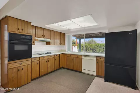 Kitchen - 8357 E 7th St, Tucson, AZ 85710 photo 4 of 5