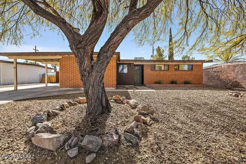 7916 E Winnepeg Dr, Tucson, AZ 85730