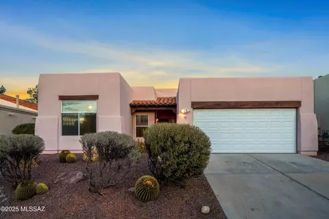 830 N Promontory Dr, Tucson, AZ 85748