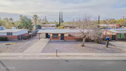 6918 E Calle Osito, Tucson, AZ 85710