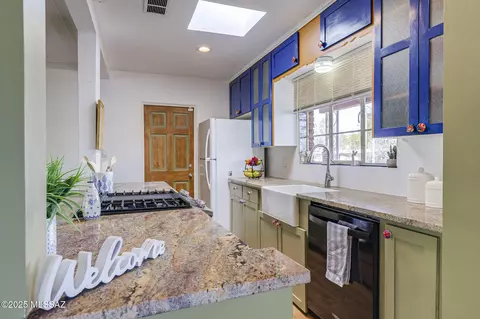 Kitchen - 840 E Copper St, Tucson, AZ 85719 photo 7 of 9