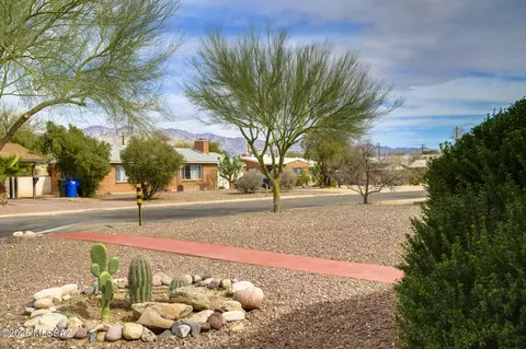 Exterior - 840 E Copper St, Tucson, AZ 85719 photo 14 of 16