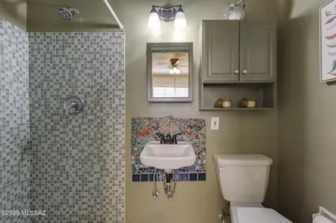 Bath - 840 E Copper St, Tucson, AZ 85719 photo 1 of 7