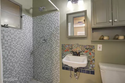 Bath - 840 E Copper St, Tucson, AZ 85719 photo 2 of 7