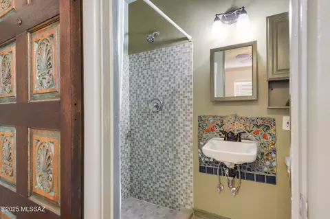 Bath - 840 E Copper St, Tucson, AZ 85719 photo 3 of 7