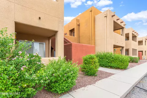 1810 E Blacklidge Dr #716, Tucson, AZ 85719