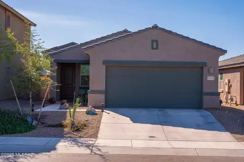 10745 W Golson Dr, Marana, AZ 85653