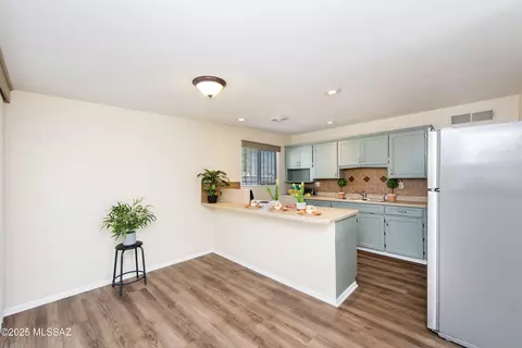 Kitchen - 7329 E Sylvane Dr, Tucson, AZ 85710 photo 2 of 4
