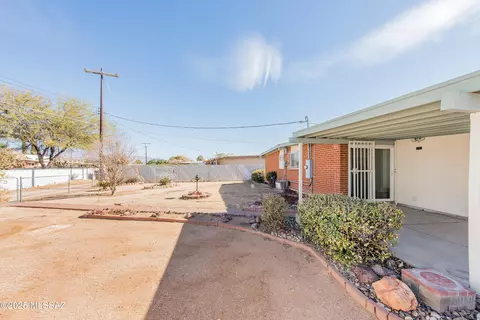 Exterior - 7329 E Sylvane Dr, Tucson, AZ 85710 photo 2 of 5