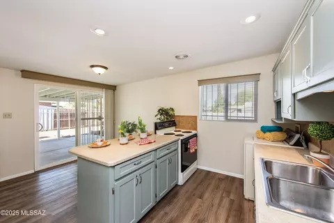 Kitchen - 7329 E Sylvane Dr, Tucson, AZ 85710 photo 1 of 4