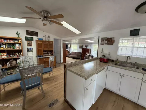 2276 S Devon Loop, Tucson, AZ 85713 photo 8
