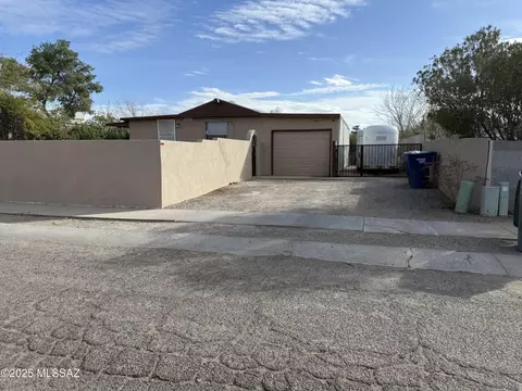 2276 S Devon Loop, Tucson, AZ 85713 photo 2