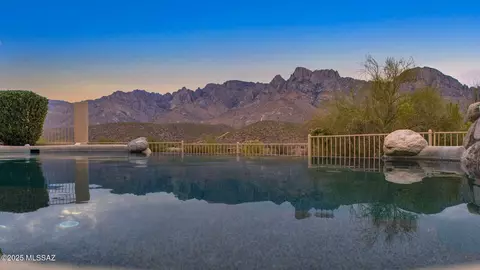 11450 N Charoleau Dr, Oro Valley, AZ 85737