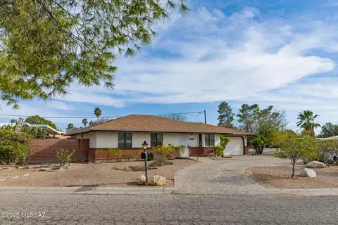 5902 E Oak St, Tucson, AZ 85711