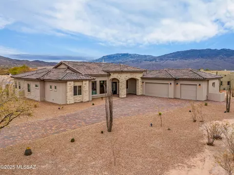 2785 N Megafauna Ct, Tucson, AZ 85749