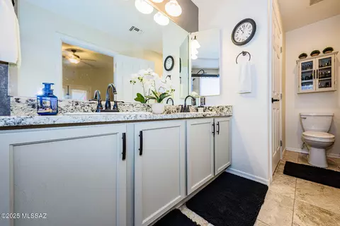 Bath - 502 E Greg Rock Rd, Vail, AZ 85641 photo 2 of 4