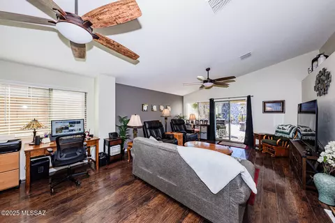 Living - 502 E Greg Rock Rd, Vail, AZ 85641 photo 1 of 4