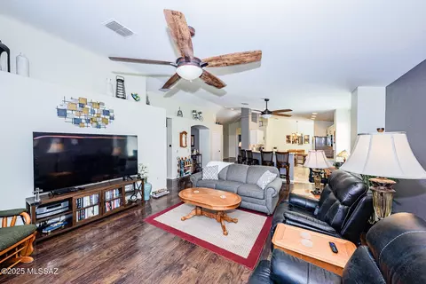 Living - 502 E Greg Rock Rd, Vail, AZ 85641 photo 3 of 4