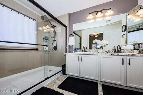 Bath - 502 E Greg Rock Rd, Vail, AZ 85641 photo 1 of 4