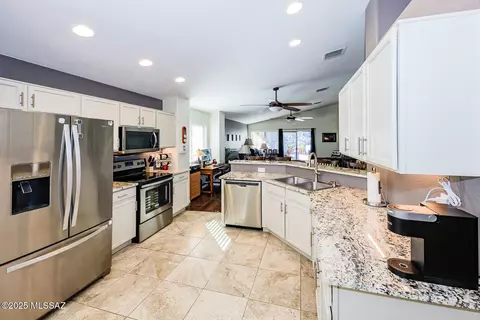Kitchen - 502 E Greg Rock Rd, Vail, AZ 85641 photo 3 of 5
