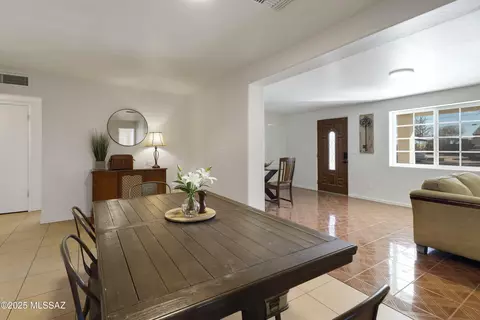 6141 E Sylvane St, Tucson, AZ 85711 photo 8