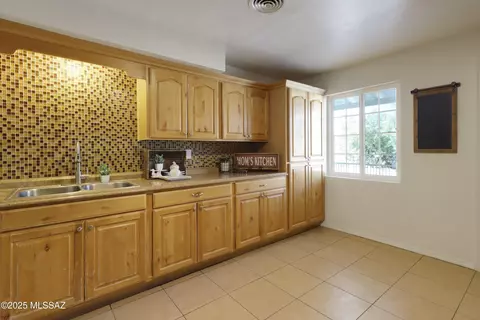6141 E Sylvane St, Tucson, AZ 85711 photo 13