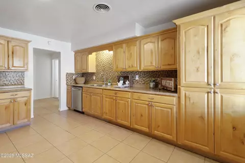 6141 E Sylvane St, Tucson, AZ 85711 photo 12