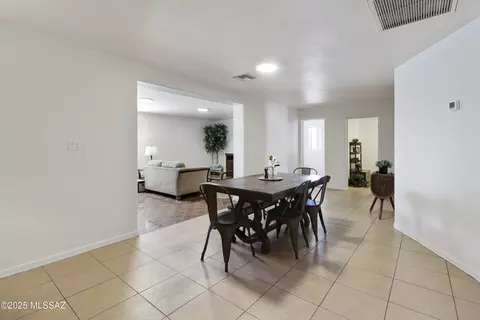 6141 E Sylvane St, Tucson, AZ 85711 photo 9