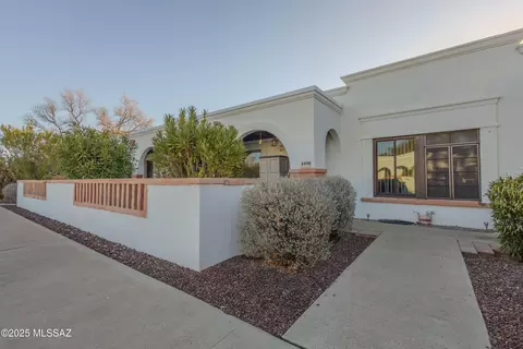 249 S Paseo Lobo #B, Green Valley, AZ 85614