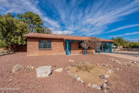 47 E Los Arcos, Green Valley, AZ 85614