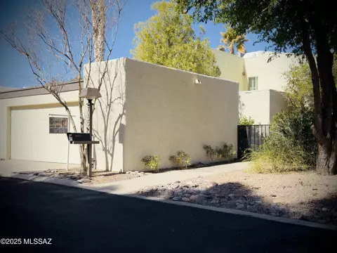 7133 E Chorro Cir, Tucson, AZ 85715