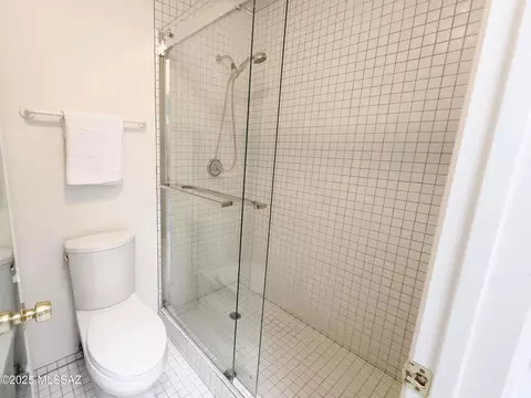 Bath - 7133 E Chorro Cir, Tucson, AZ 85715 photo 1 of 3