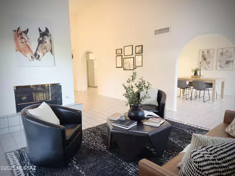 Living - 7133 E Chorro Cir, Tucson, AZ 85715 photo 3 of 4