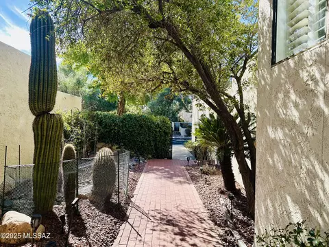 Exterior - 7133 E Chorro Cir, Tucson, AZ 85715 photo 1 of 6