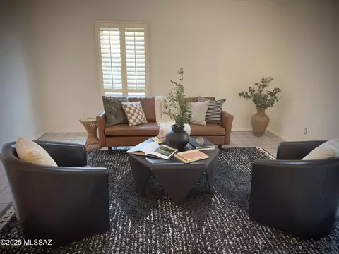 Living - 7133 E Chorro Cir, Tucson, AZ 85715 photo 2 of 4