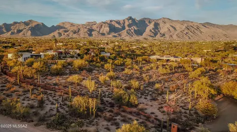 5220 N Calle Ladero, Tucson, AZ 85718