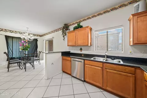 Kitchen - 3598 E Felix Blvd, Tucson, AZ 85706 photo 4 of 4