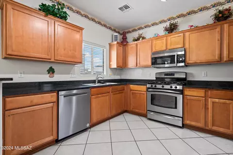 Kitchen - 3598 E Felix Blvd, Tucson, AZ 85706 photo 2 of 4