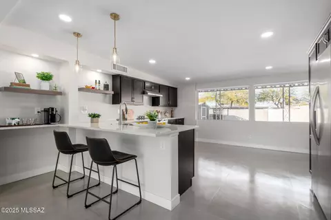 6935 E Stella Rd E, Tucson, AZ 85730