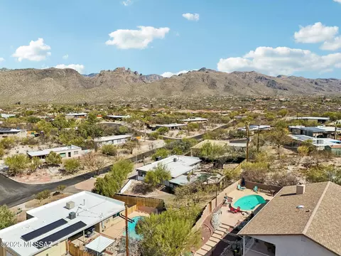 8900 E Driftwood Trl, Tucson, AZ 85749