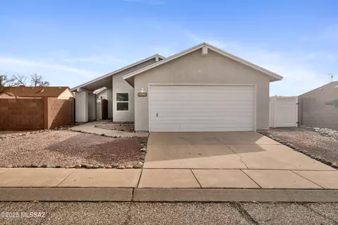 10028 E Nicaragua Ln, Tucson, AZ 85730