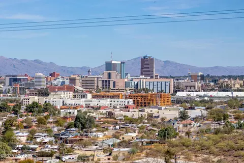 212 S Panorama Cir, Tucson, AZ 85745