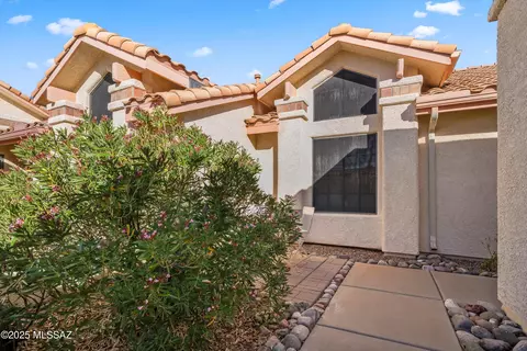 30 E Horizon Cir, Oro Valley, AZ 85737