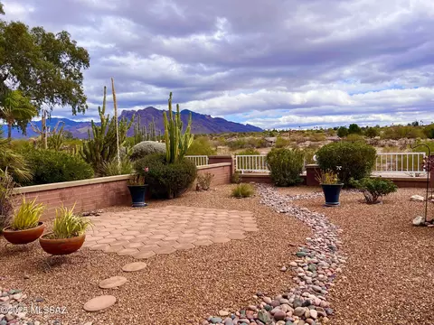 8704 N Johnny Miller Dr, Tucson, AZ 85742