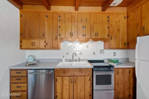 Kitchen - 4818 E 2nd St, Tucson, AZ 85711 photo 2 of 2