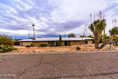 1312 E Thunderhead Cir, Tucson, AZ 85718