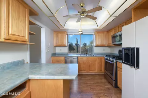 Kitchen - 11080 E Buckeye Pl, Tucson, AZ 85749 photo 2 of 3