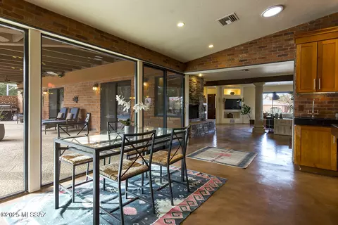 Dining - 1952 E Lind Rd, Tucson, AZ 85719 photo 5 of 5